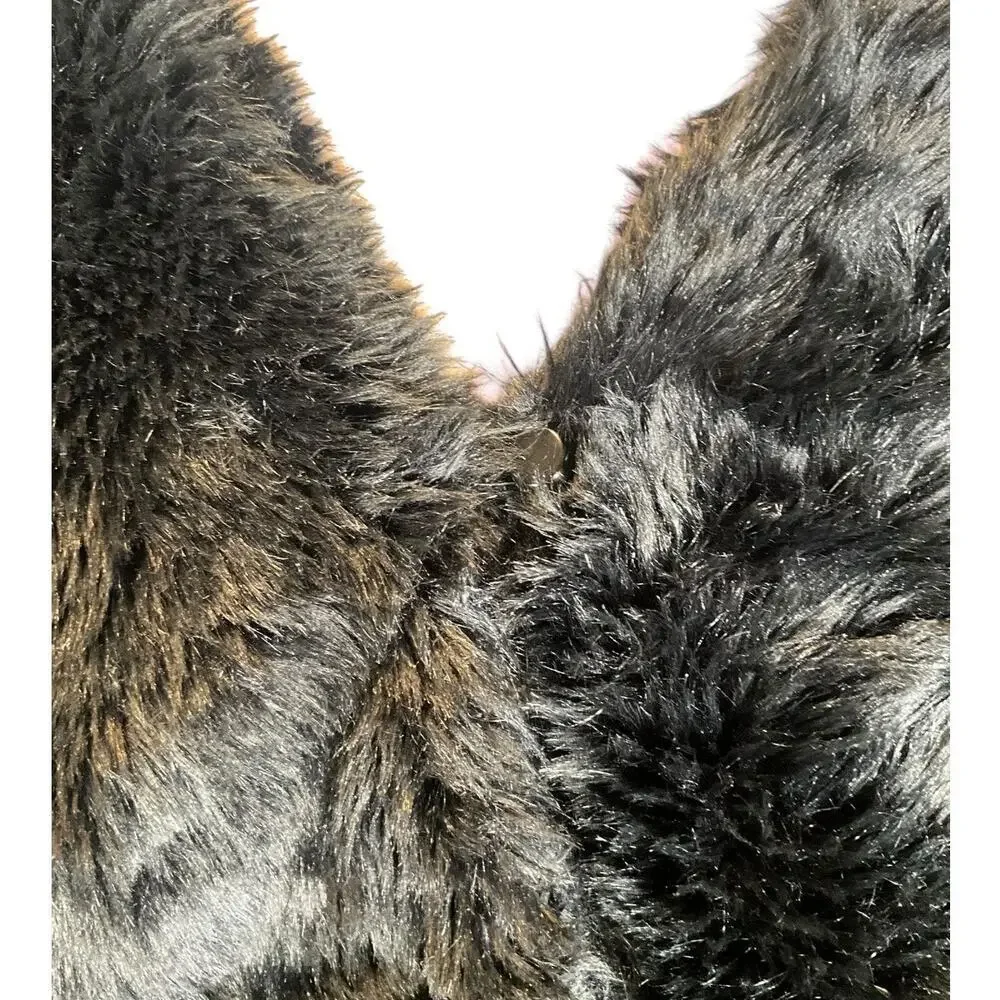 Winter Glam INC Black Faux Fur Stole Shawl Wrap w/ Pockets One Size Quiet Luxury